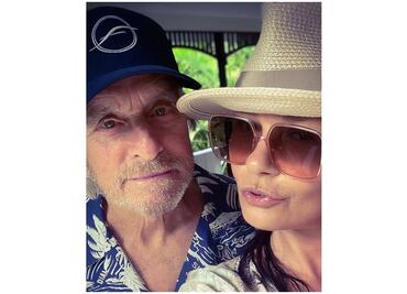 El romántico beso de Catherine Zeta-Jones y Michael Douglas