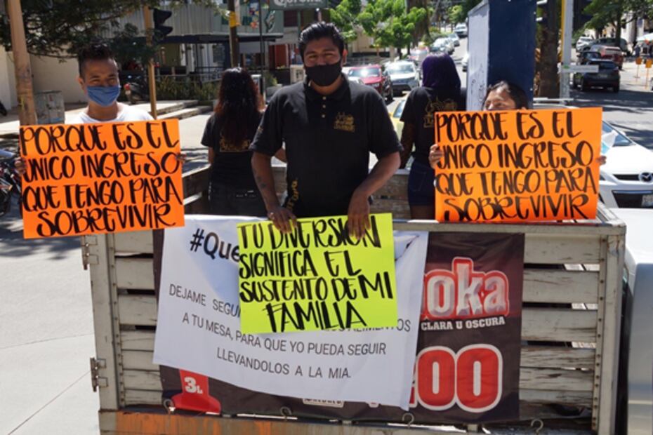 Con caravana, dueños de bares de Oaxaca exigen reabrir pese a riesgo de Covid