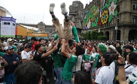 Fiebre por el Tri desborda calles del Centro Histórico