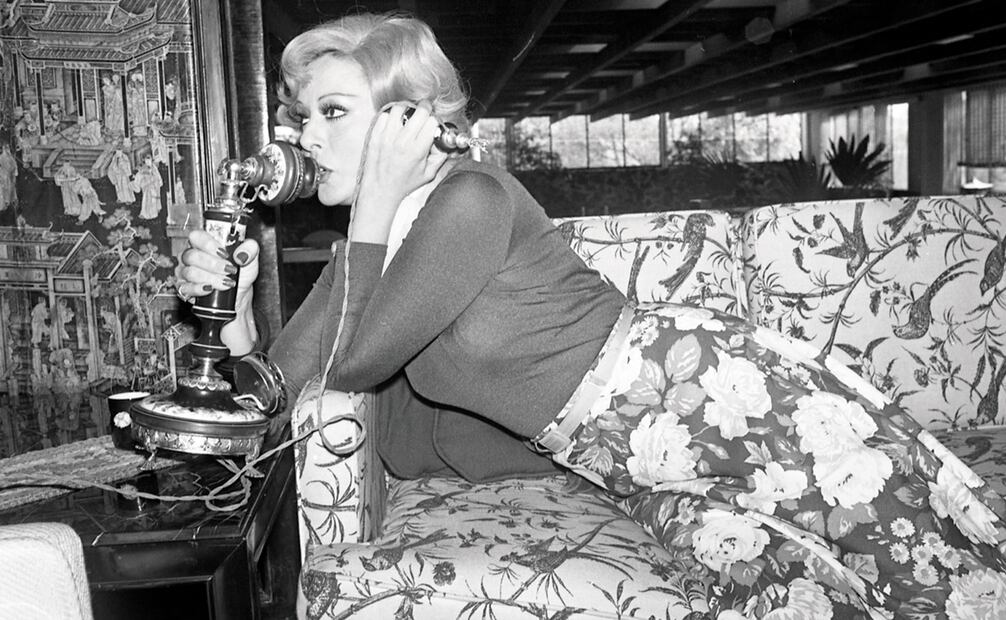 Entrevista exclusiva con Silvia Pinal para “Revista de la Semana”, de esta casa editorial, publicada el 29 de diciembre de 1974.