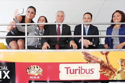 Inauguran ruta de Turibús por 100 Años de la Constitución