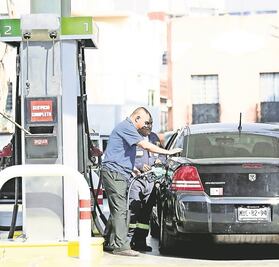 Pemex vende al doble gasolina que trae de EU
