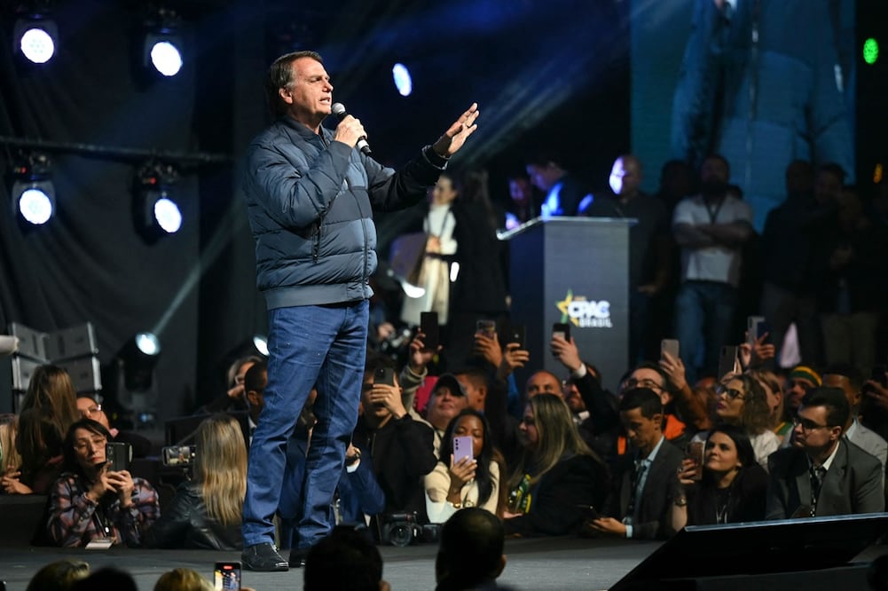 Entre los 37 acusados, figuran junto con Bolsonaro algunos jefes militares activos y de la reserva, exministros, personas de su entorno cercano y hasta Valdemar Costa Neto, presidente del Partido Liberal. Foto: AFP/Archivo