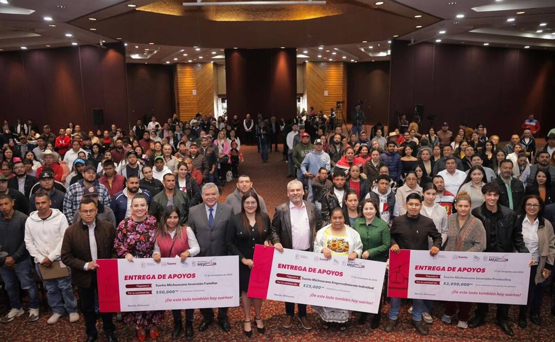 Gobernador de Michoacán entrega de 55 apoyos a migrantes y familias de 30 municipios, como parte del Programa Sueño Michoacano Inversión Productiva de la Secretaría del Migrante / Foto: Especial