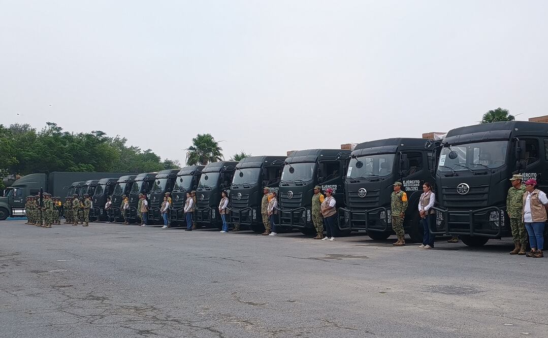 El Ejército Mexicano dio salida a las unidades que estarán transportando el paquete. Foto: Sandra Tovar / EL UNIVERSAL