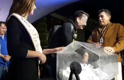 Rifa polémica en Durango; chico hace trampa al ganarse un auto