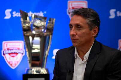 Manuel Negrete derrota a Pelé en el mejor gol de los mundiales