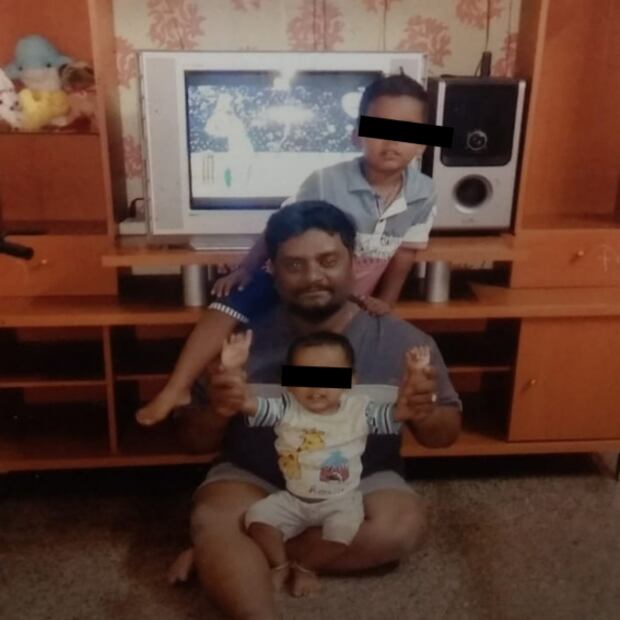 Echan de su casa a chofer de app por tener Covid-19 y muere solo en Inglaterra