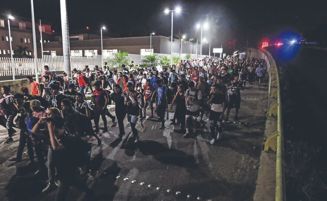 Otro grupo de extranjeros salió la madrugada de ayer de Tapachula. Foto: de DAMIÁN SÁNCHEZ. CUARTOSCURO