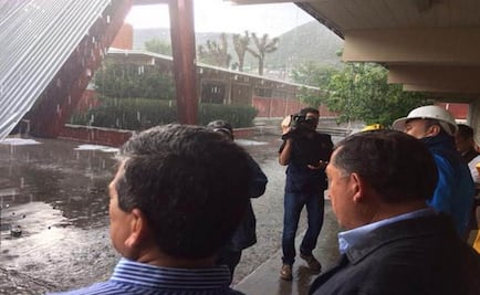 Colapsa techo de secundaria por granizada en Saltillo