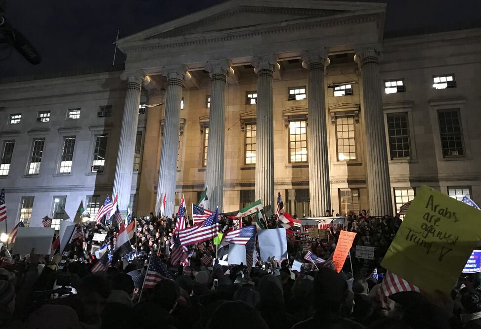 La comunidad yemení protesta en Nueva York contra la prohibición temporal del presidente estadounidense Donald Trump a la emisión de visas a siete países de mayoría musulmana (Foto: Xinhua)