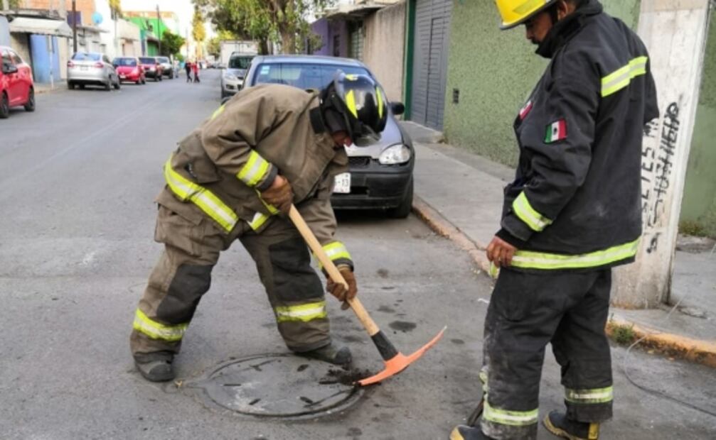 Hallan toma clandestina de combustible en Tlalnepantla