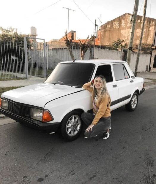 Joven compró el auto de sus sueños, un Fiat 128 y recibió burlas en redes