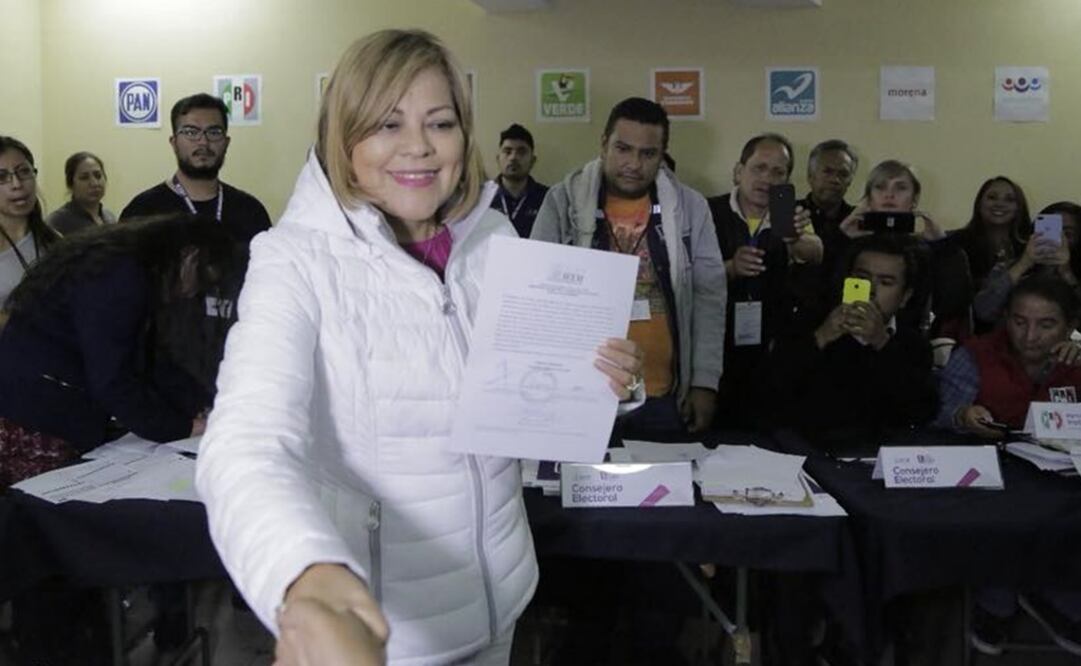 En 1997 con el PAN, fue la primer alcaldesa mujer de Tlalnepantla. (Fotografía. Especial)