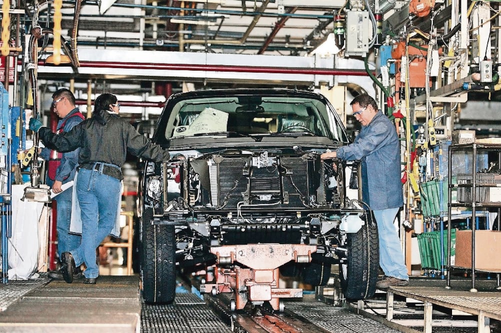 Un directivo de General Motors descartó que prefieran fabricar pick ups para comercializar en Estados Unidos, ello ante la escasez de su modelo Aveo (ARCHIVO EL UNIVERSAL)