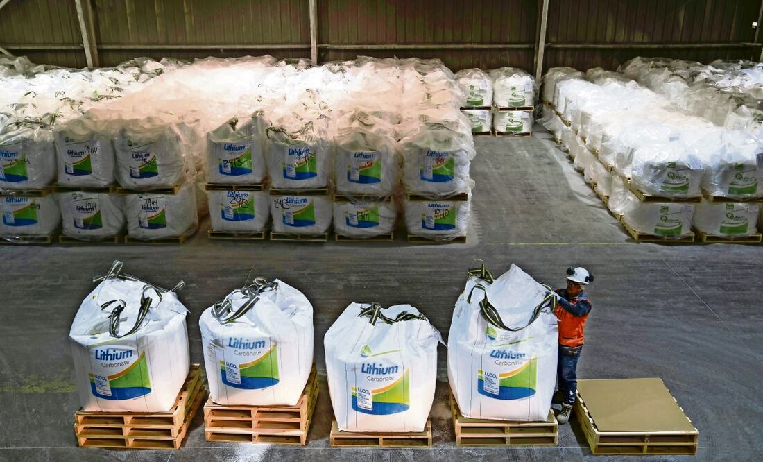 El litio se encuentra como polvo y se calcula que para fabricar la batería de un auto eléctrico se necesitan ocho kilos del elemento. Foto: Archivo El Universal