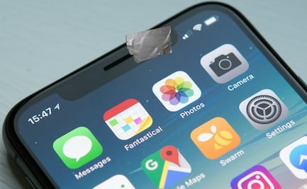 Por qué deberías ponerle una cinta a la cámara de tu celular 