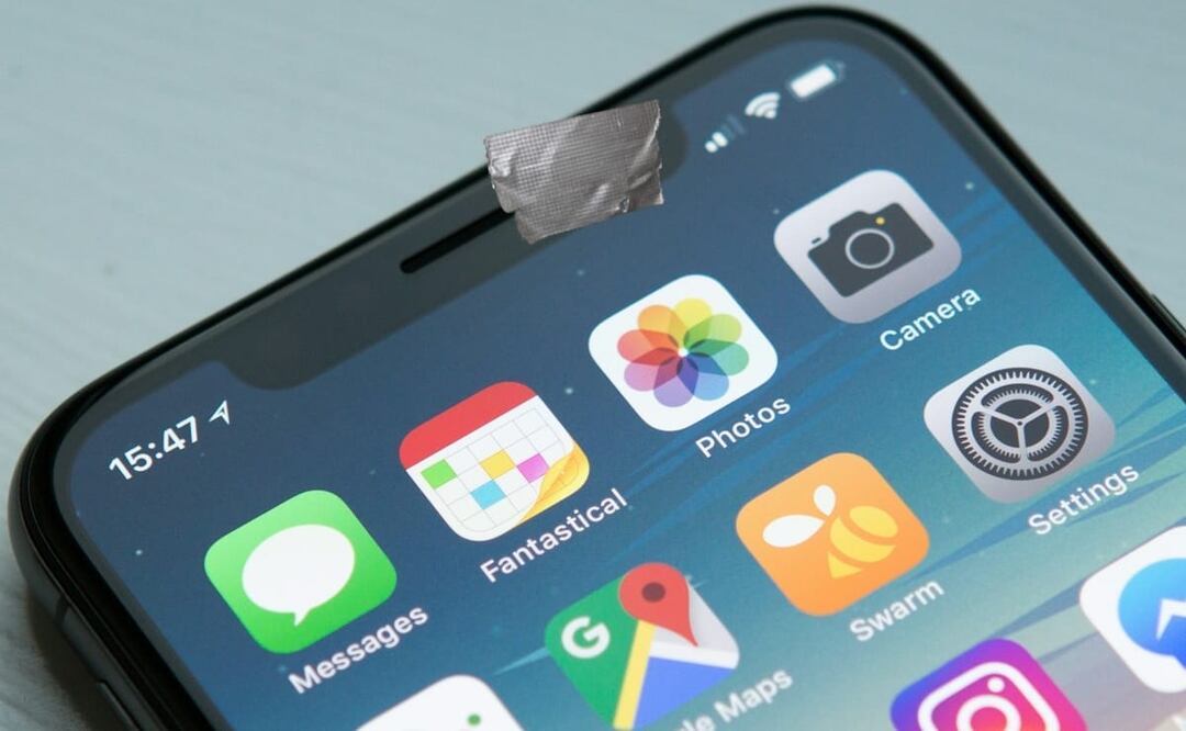Te decimos qué tan efectivo es tapar la cámara del celular ante el espionaje. Foto: Especial