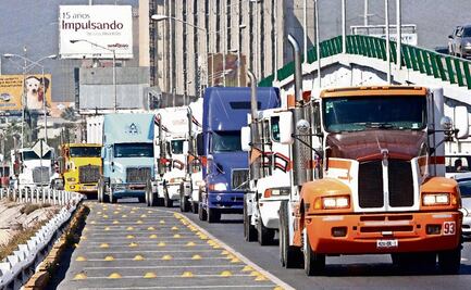 Ante miles de migrantes en vías del tren, transportistas de carga se preparan para moverse por carretera
