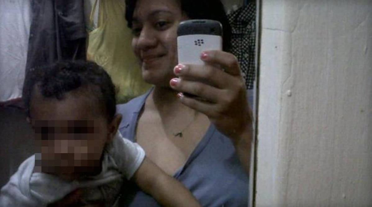 La mujer fue encontrada en su departamento con un cable en el cuello y el menor, de 4 años, en la tina del baño (Foto: CBS News / Facebook)