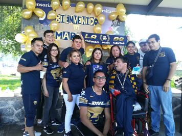 La Rebel da bienvenida a aficionado con parálisis cerebral