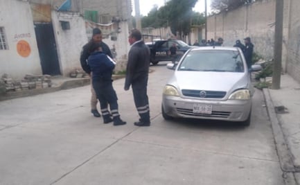 Hallan cuerpo de hombre asesinado dentro de auto en Los Reyes La Paz