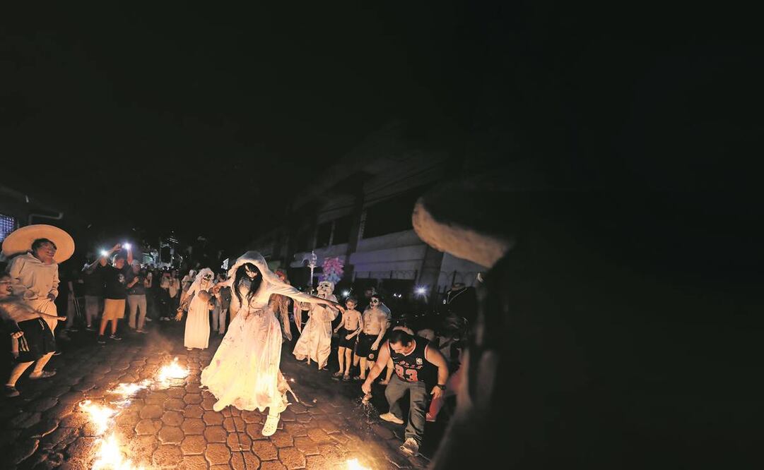 Tonacatepeque.— Participantes en el festival conocido como La Calabiuza, al noreste del país. Foto: Rodrigo Sura/ EFE