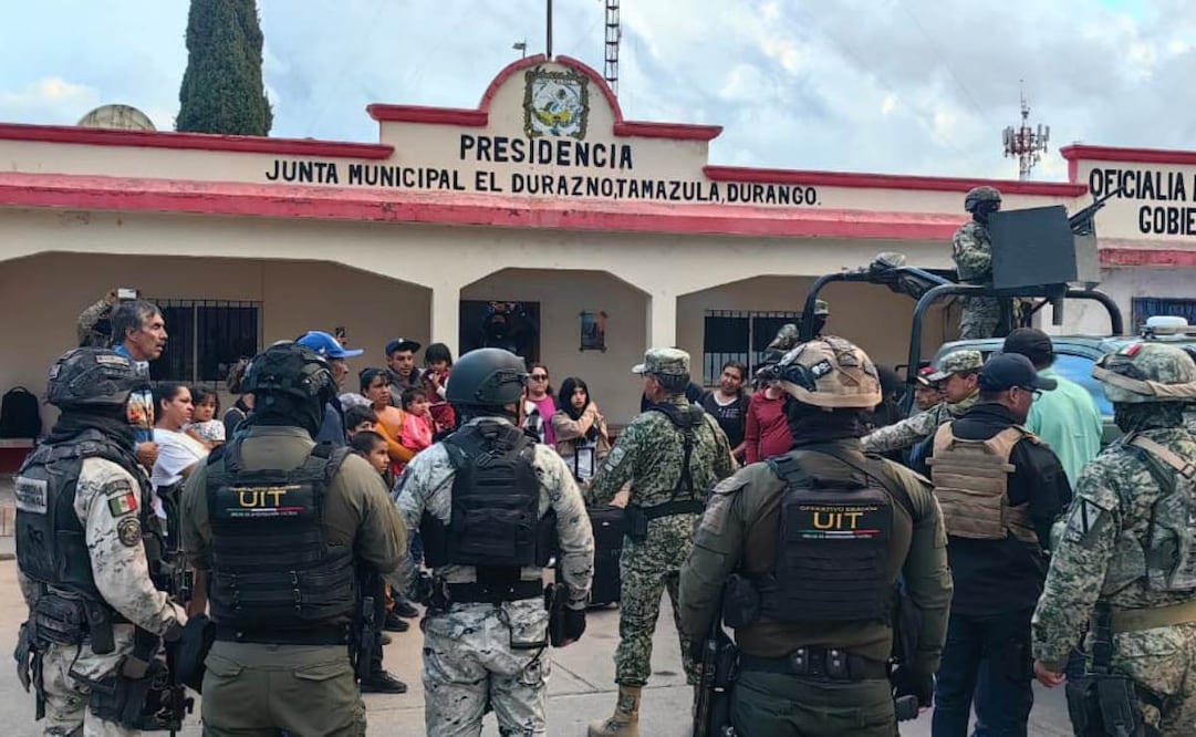 Más de 270 personas desplazadas por la violencia regresan a sus comunidades en Tamazula, Durango.
Foto: Especial.