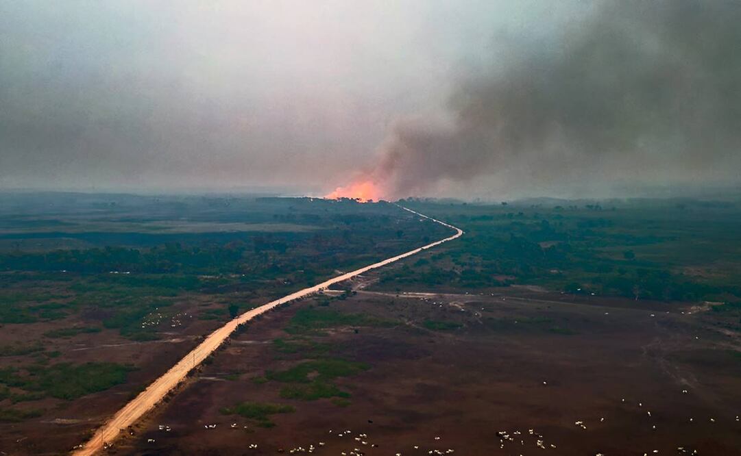 Una vista aérea de un incendio forestal en el parque Encontro das Aguas en los humedales del Pantanal en Porto Jofre. Foto: AFP