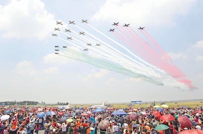 Crónica. Fuerza Aérea celebra 100 años con gala de aviones y paracaidistas