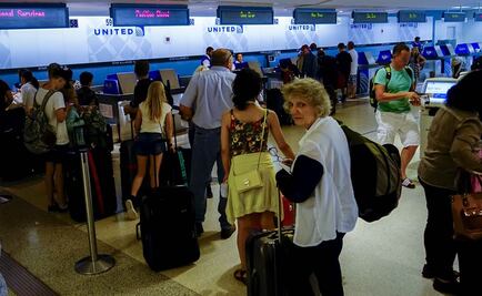 United Airlines restablece vuelos tras falla informática
