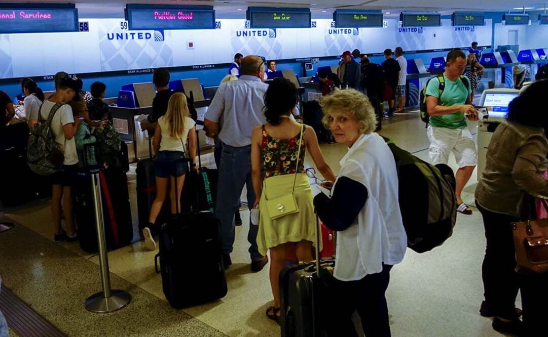 La medida dejó varados a miles de pasajeros (Foto: Reuters)