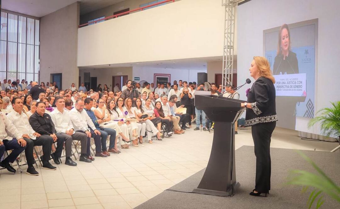 Yasmín Esquivel como testigo de honor en la firma del Acuerdo por una Justicia con Perspectiva de Género, Niñeces y Adolescencias del Poder Judicial de Chiapas este lunes 18 de agosto de 2025. Foto: Especial