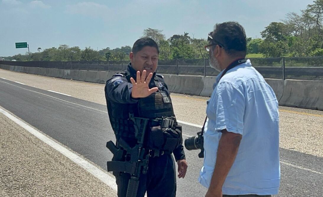 El fotógrafo Luma López fue agredido cuando realizaba su labor periodística en Tabasco por un elemento de la policía estatal. Foto: especial