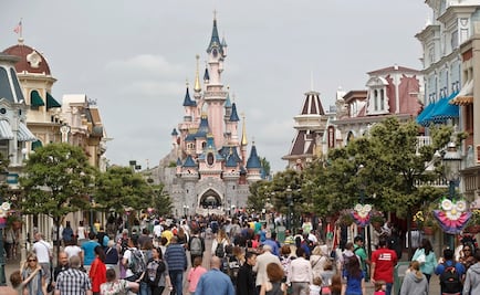 Disneyland se disculpa por prohibir a un niño ser "Princesa por un día"