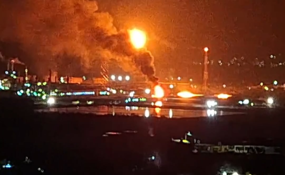 Nuevo incendio en refinería de Salina Cruz; fuego en torre de enfriamiento alarma a habitantes. Foto: Captura de pantalla