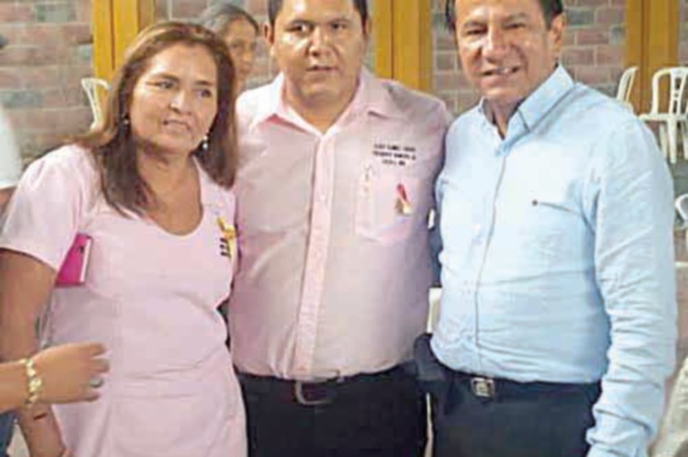 Erik Ulises Ramírez Crespo (al centro), ex alcalde de Cocula, fue detenido por presuntos vínculos con el grupo delictivo Guerreros Unidos (ARCHIVO EL UNIVERSAL)