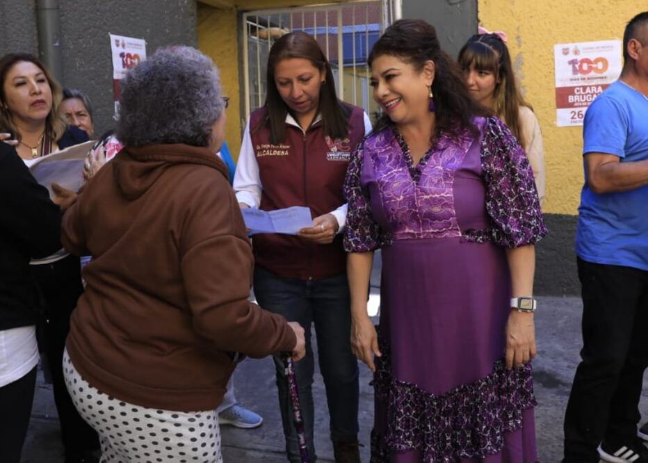 Clara Brugada reconoce trabajado de  Evelyn Parra por encabezar programa “Casa por Casa” en la Venustiano Carranza (23/01/2025). Foto: Especial