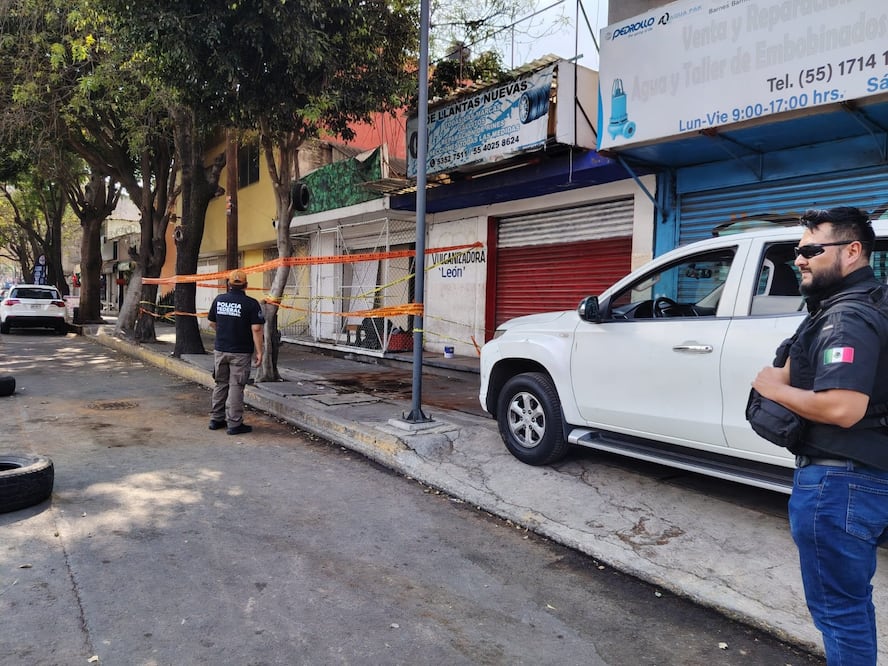 Vecinos de Azcapotzalco aseguran sentirse inseguros tras descubrirse una toma clandestina. (Foto: Fabián Evaristo/ EL UNIVERSAL)