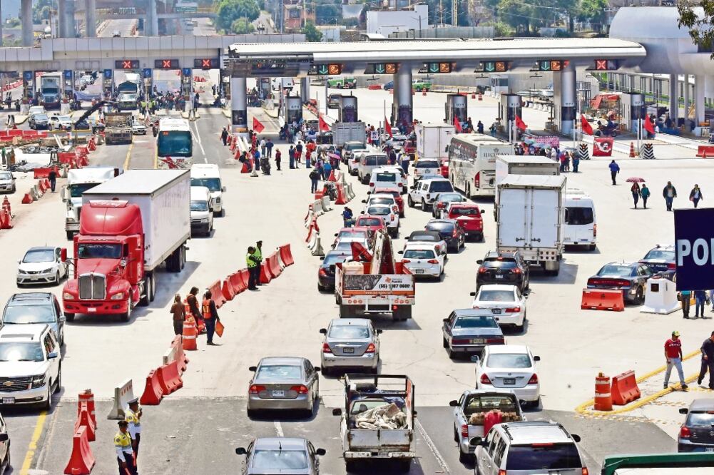 El Frente Amplio Morelense dice que radicalizará sus acciones; la semana pasada tomó la caseta México-Cuernavaca (ARCHIVO EL UNIVERSAL)