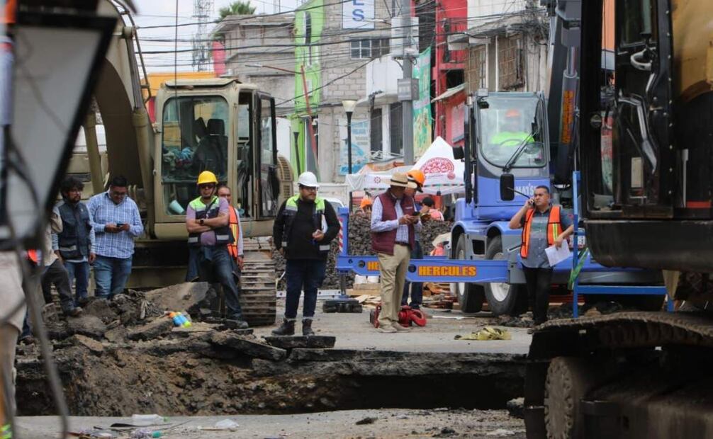 Arreglo de socavón en Iztapalapa. (15/09/25) Foto: Darío Luna/ EL UNIVERSAL