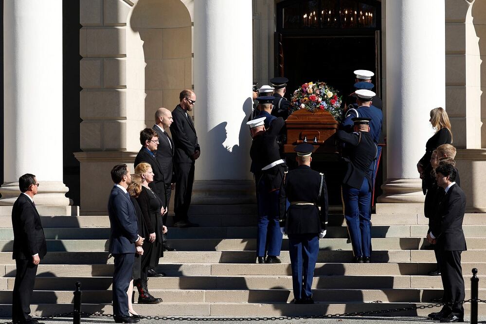 El funeral de la exprimera dama de Estados Unidos, Rosalynn Carter, esposa del expresidente Jimmy Carter, se realizó ayer en la Iglesia Metodista Glenn Memorial, en Atlanta, Georgia. AFP