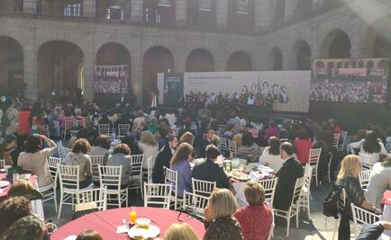 Habrá consulta en temas polémicos, dice AMLO en el Día Internacional de la Mujer