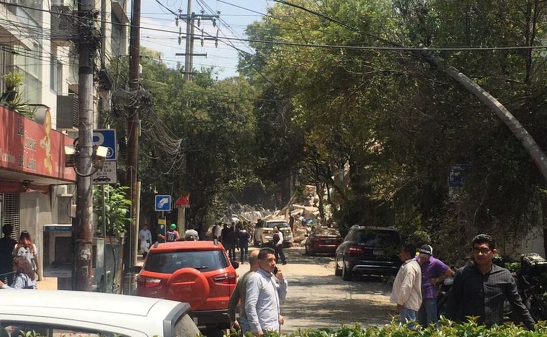 Reportan 6 personas atrapadas en edificio de calle Ámsterdam