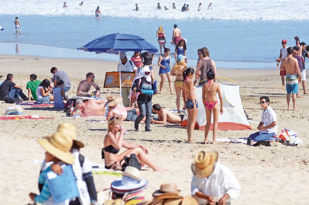 De acuerdo con datos oficiales, durante 2017 hubo una llegada récord de 39 millones 298 mil visitantes del extranjero (ARCHIVO EL UNIVERSAL)