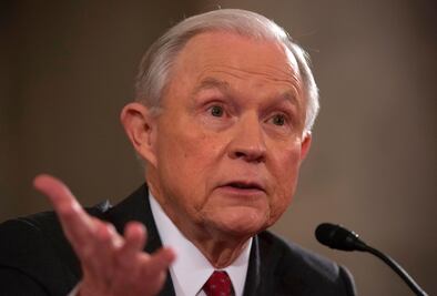 Jeff Sessions dice que se retirará de casos "cuando corresponda"