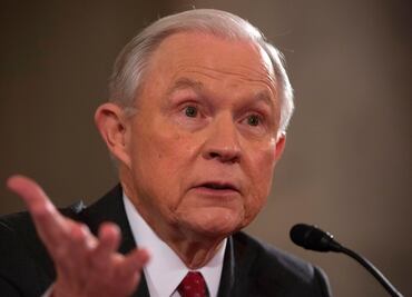 Jeff Sessions dice que se retirará de casos "cuando corresponda"