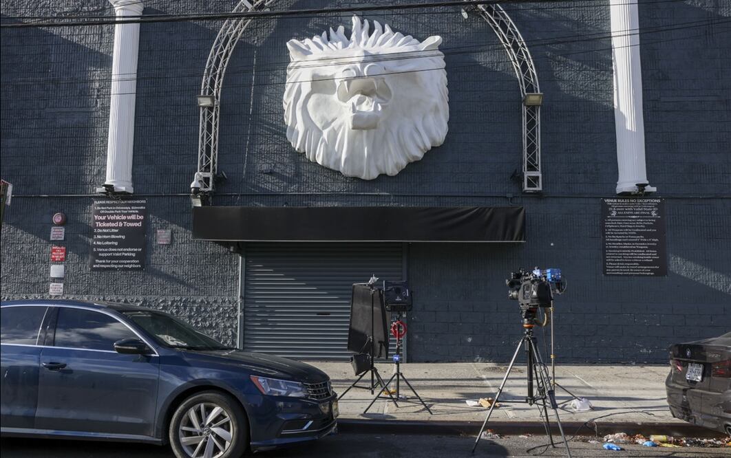 Imagen del lugar de un tiroteo en el exterior de la discoteca Amazura en el distrito de Queens, en Nueva York. Foto: EFE