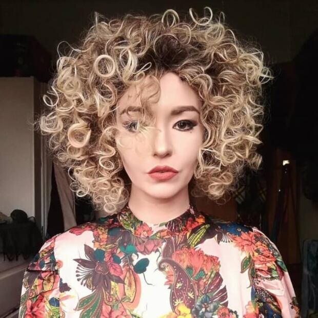 Se puede eliminar el tinte del pelo y volver al color natural ¡Te decimos cómo!