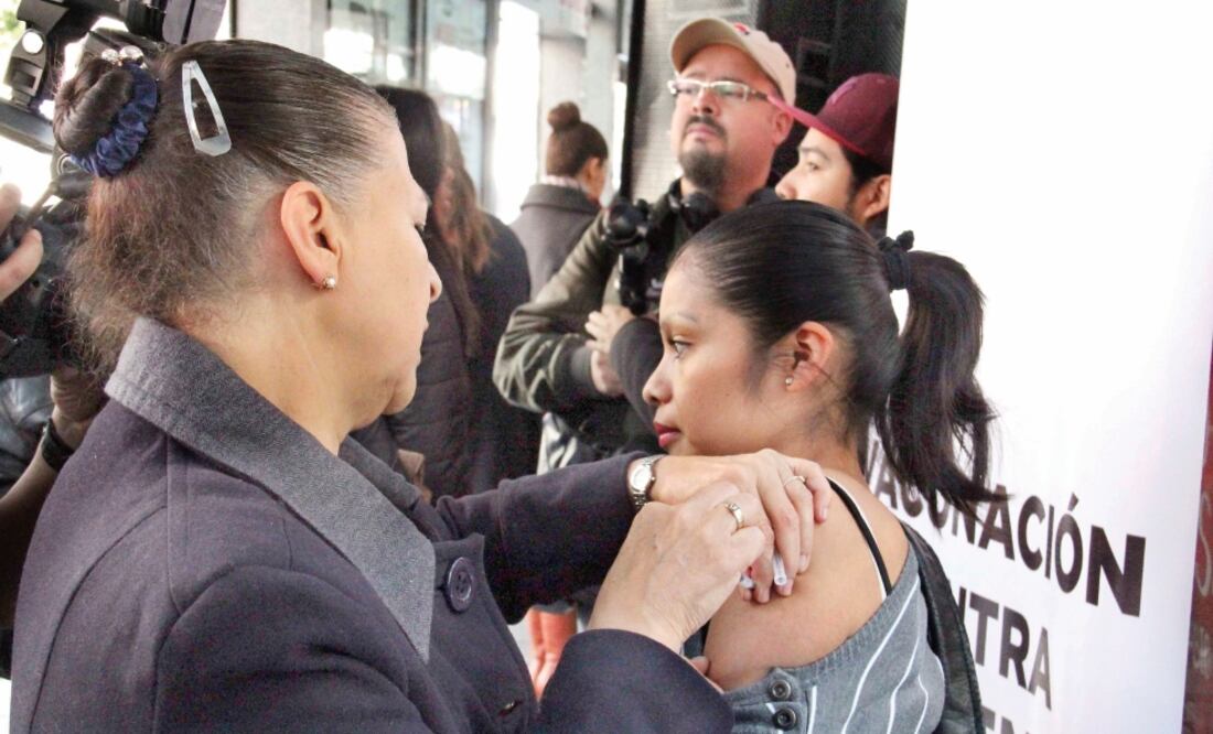 Medida. Ayer se realizó una Jornada de Vacunación de Influenza en la estación La Piedad del Metrobús (SECRETARÍA DE SALUD)